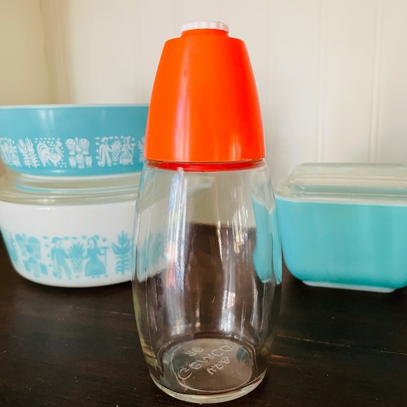 Vintage Retro Orange Gemco Shaker❤️